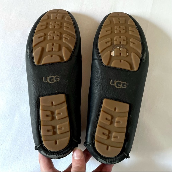 UGG Black Leather Perforated Loafers Flats Work Shoes 8 - Picture 4 of 7